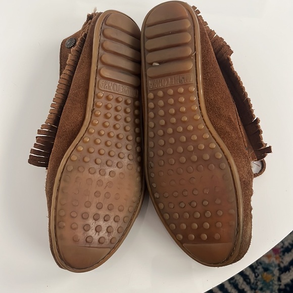 Minnetonka Brown Suede Fringe Boho Moccasins- 7 - Picture 5 of 7
